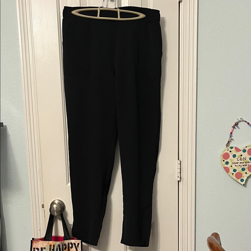 Elegant Black Women's Cropped Pants